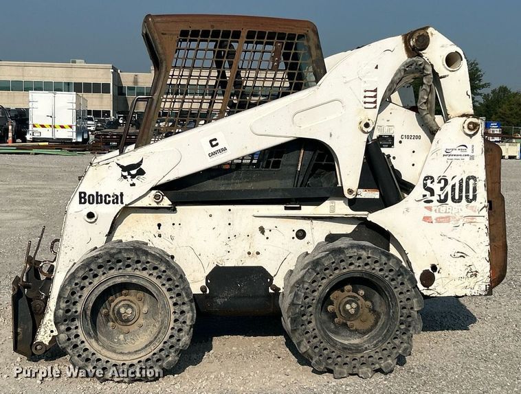 image for item DJ6294 2005 Bobcat S300  skid steer loader