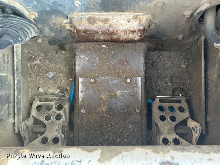 image for item DJ6294 2005 Bobcat S300  skid steer loader