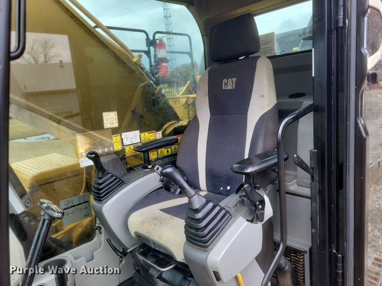 image for item DK1218 2016 Caterpillar 352FL  long reach excavator