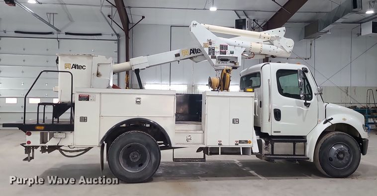 image for item DK4144 2006 Freightliner M2 Business Class  bucket truck