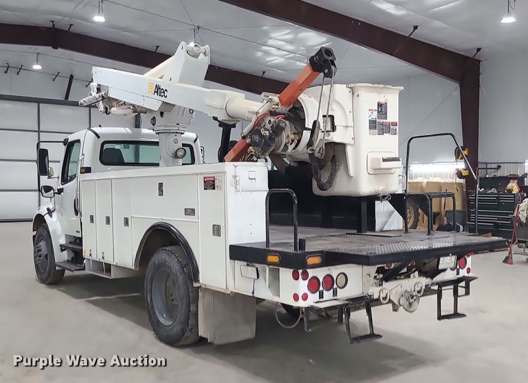 image for item DK4144 2006 Freightliner M2 Business Class  bucket truck