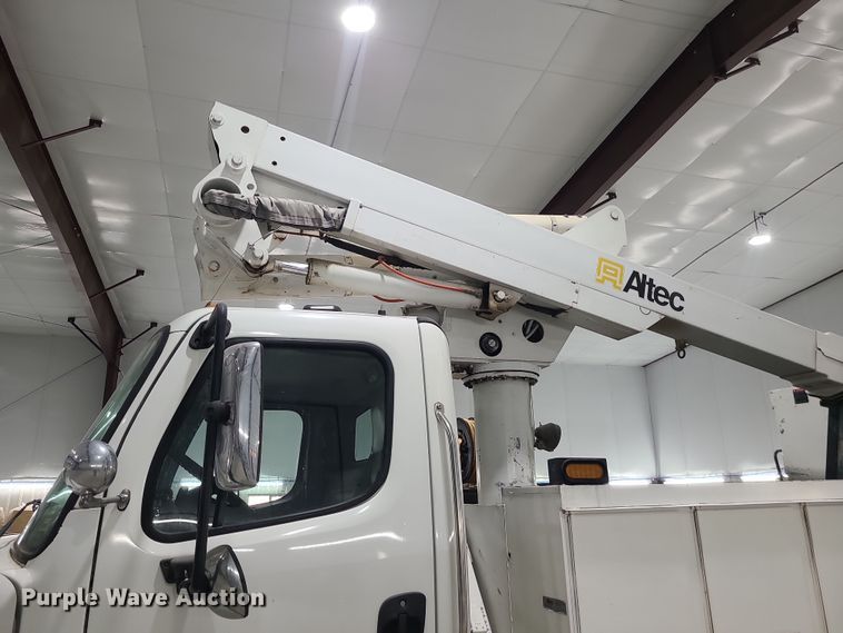 image for item DK4144 2006 Freightliner M2 Business Class  bucket truck
