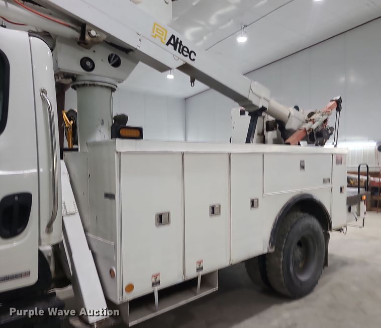 image for item DK4144 2006 Freightliner M2 Business Class  bucket truck