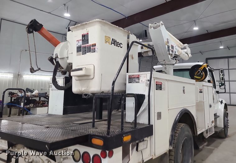 image for item DK4144 2006 Freightliner M2 Business Class  bucket truck