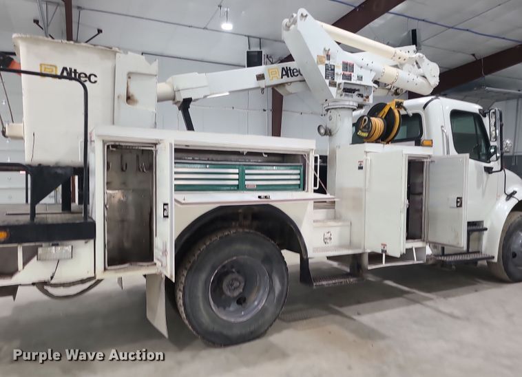 image for item DK4144 2006 Freightliner M2 Business Class  bucket truck