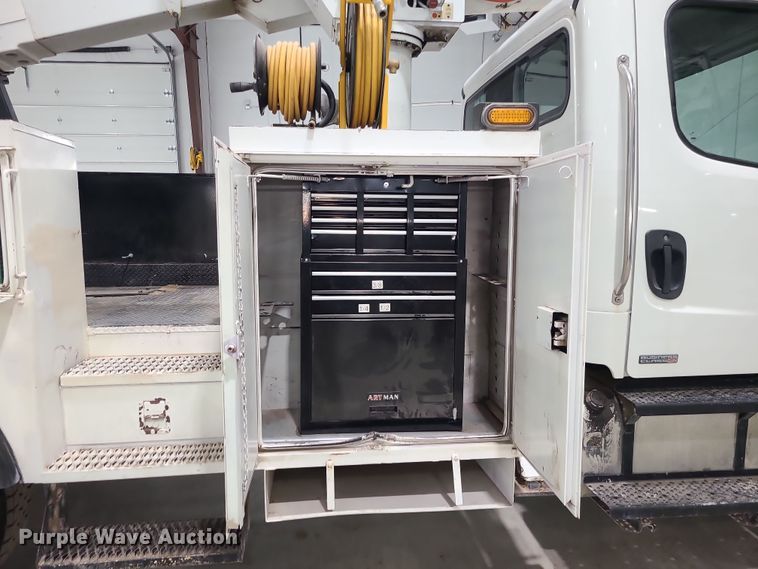 image for item DK4144 2006 Freightliner M2 Business Class  bucket truck