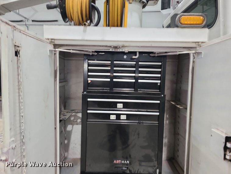 image for item DK4144 2006 Freightliner M2 Business Class  bucket truck