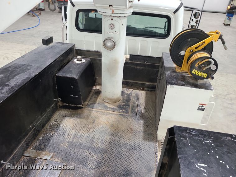 image for item DK4144 2006 Freightliner M2 Business Class  bucket truck