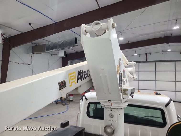 image for item DK4144 2006 Freightliner M2 Business Class  bucket truck