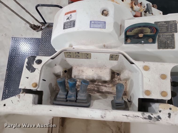 image for item DK4144 2006 Freightliner M2 Business Class  bucket truck