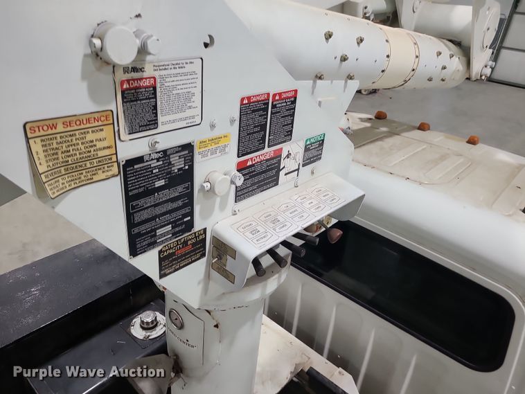 image for item DK4144 2006 Freightliner M2 Business Class  bucket truck