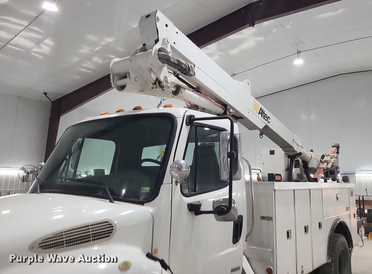 image for item DK4144 2006 Freightliner M2 Business Class  bucket truck