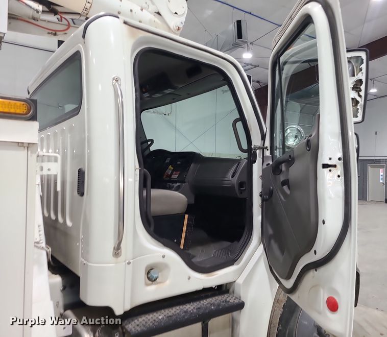 image for item DK4144 2006 Freightliner M2 Business Class  bucket truck