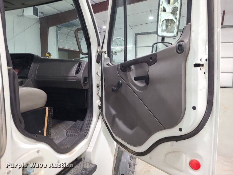 image for item DK4144 2006 Freightliner M2 Business Class  bucket truck