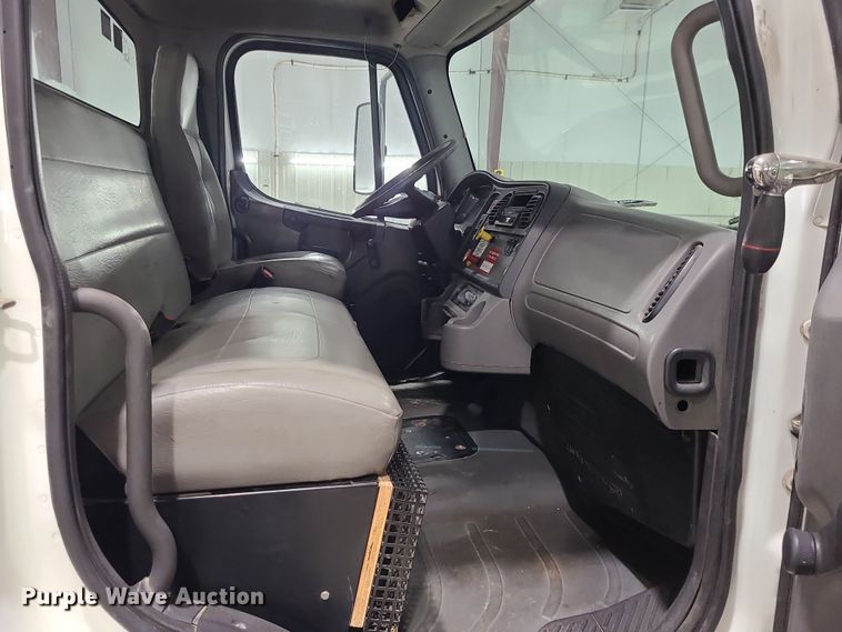 image for item DK4144 2006 Freightliner M2 Business Class  bucket truck