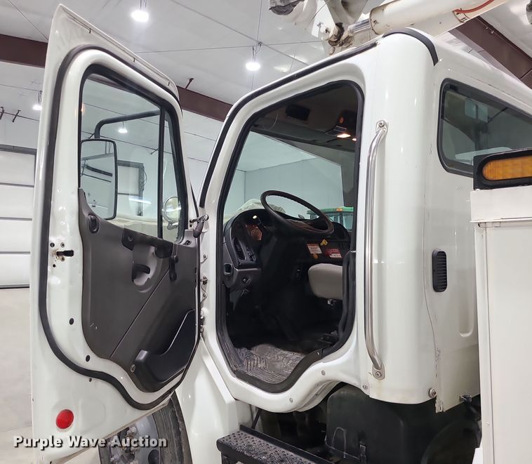 image for item DK4144 2006 Freightliner M2 Business Class  bucket truck