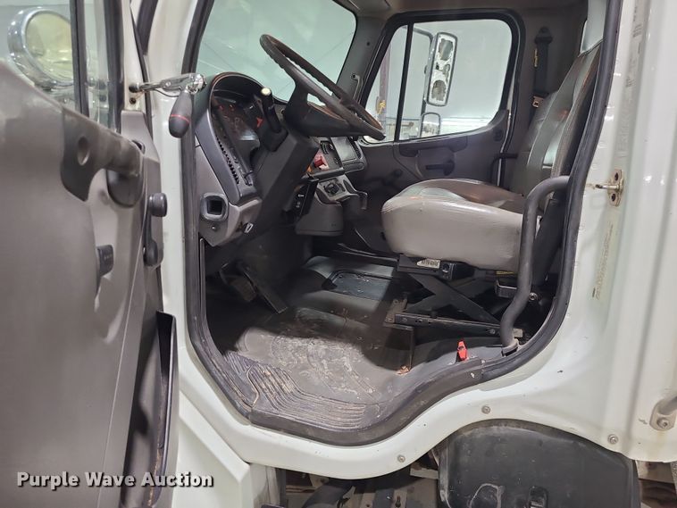 image for item DK4144 2006 Freightliner M2 Business Class  bucket truck