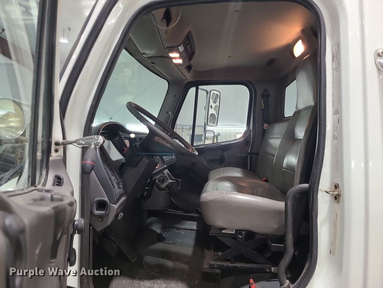 image for item DK4144 2006 Freightliner M2 Business Class  bucket truck