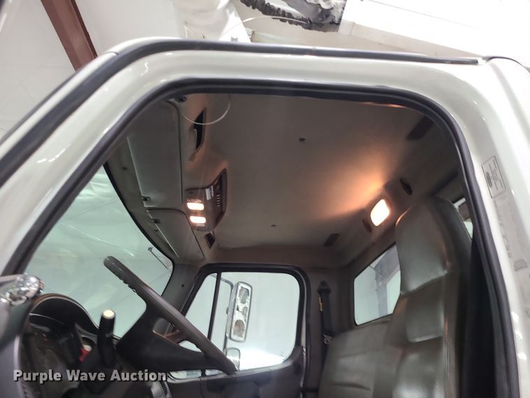 image for item DK4144 2006 Freightliner M2 Business Class  bucket truck