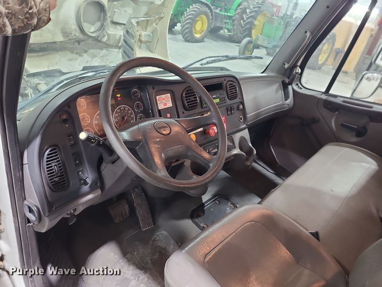 image for item DK4144 2006 Freightliner M2 Business Class  bucket truck