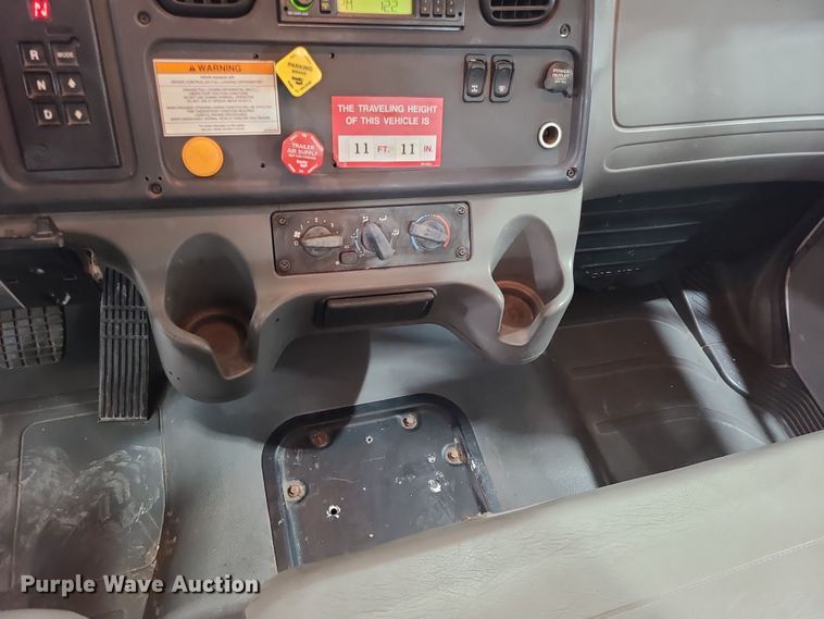 image for item DK4144 2006 Freightliner M2 Business Class  bucket truck