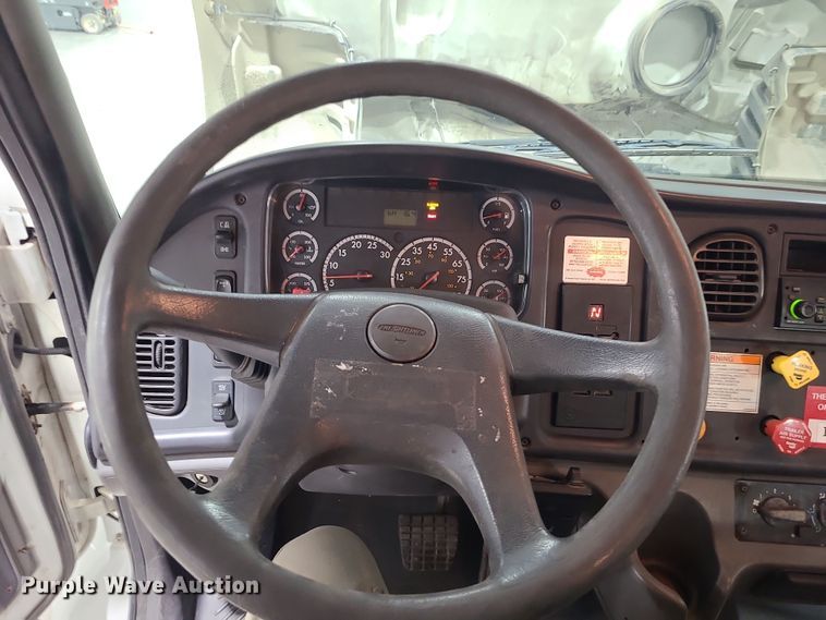 image for item DK4144 2006 Freightliner M2 Business Class  bucket truck