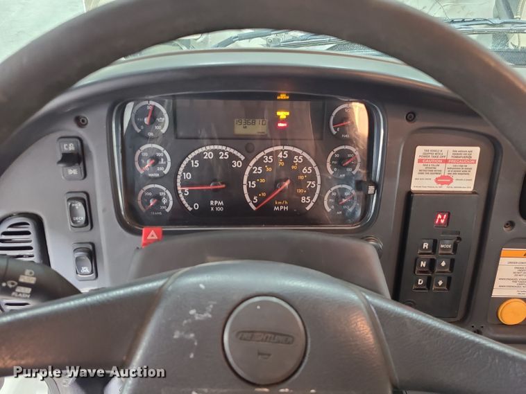 image for item DK4144 2006 Freightliner M2 Business Class  bucket truck