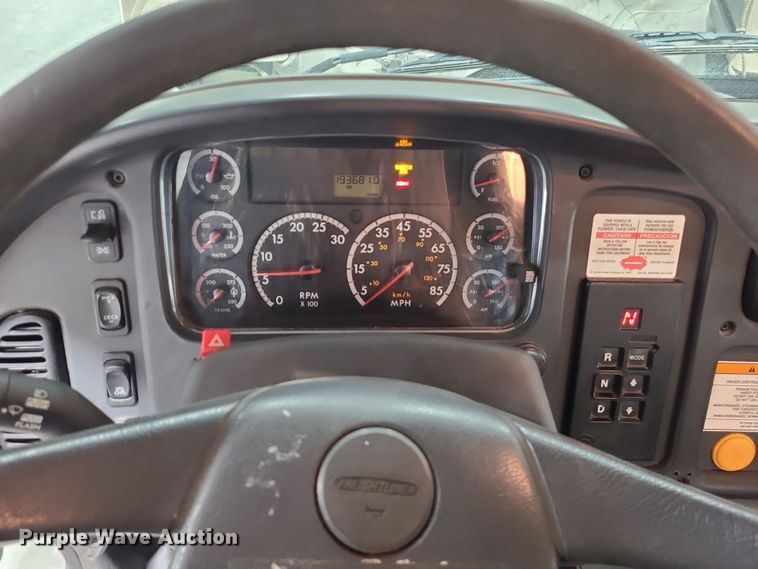 image for item DK4144 2006 Freightliner M2 Business Class  bucket truck