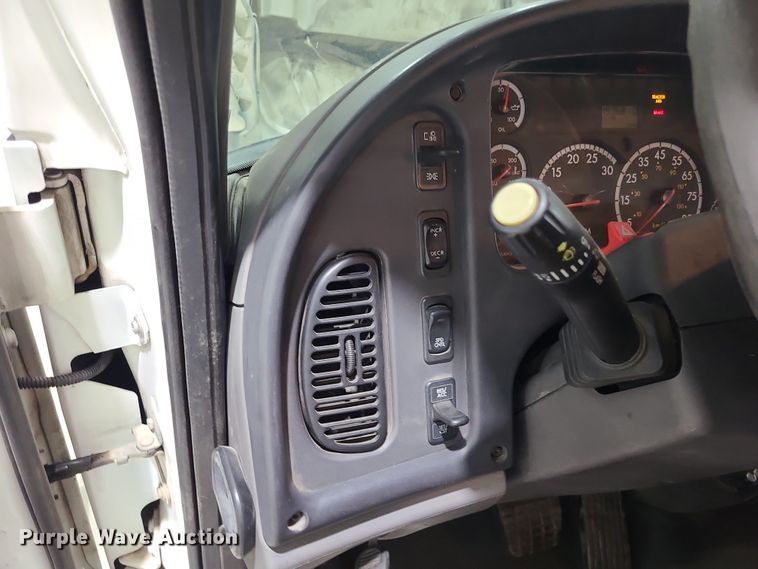 image for item DK4144 2006 Freightliner M2 Business Class  bucket truck