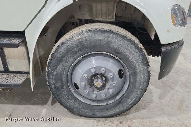 image for item DK4144 2006 Freightliner M2 Business Class  bucket truck