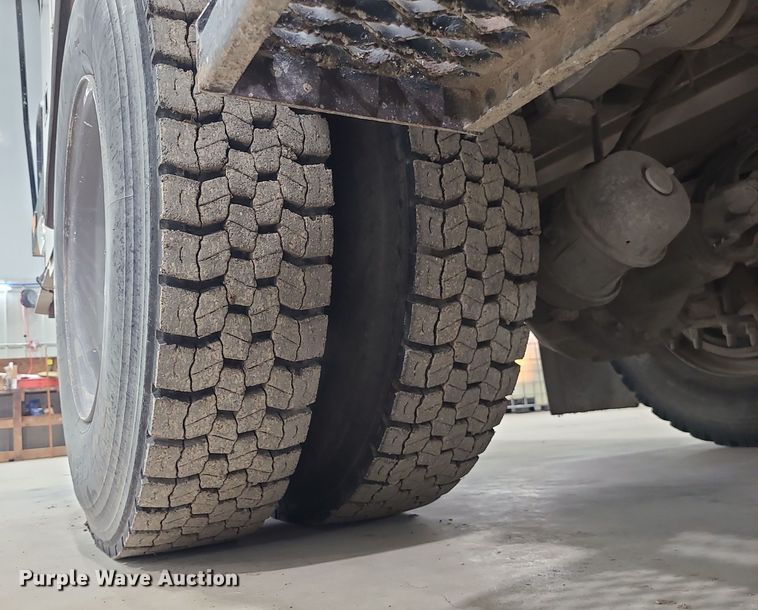 image for item DK4144 2006 Freightliner M2 Business Class  bucket truck