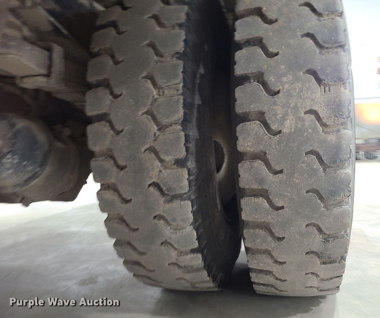 image for item DK4144 2006 Freightliner M2 Business Class  bucket truck