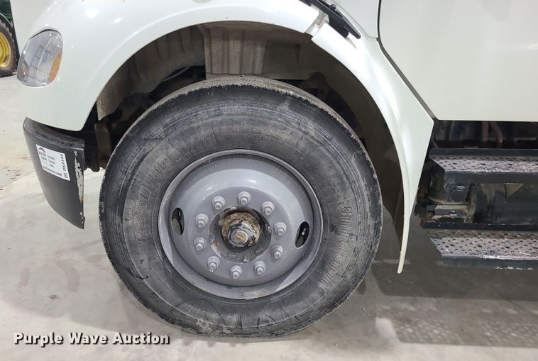 image for item DK4144 2006 Freightliner M2 Business Class  bucket truck