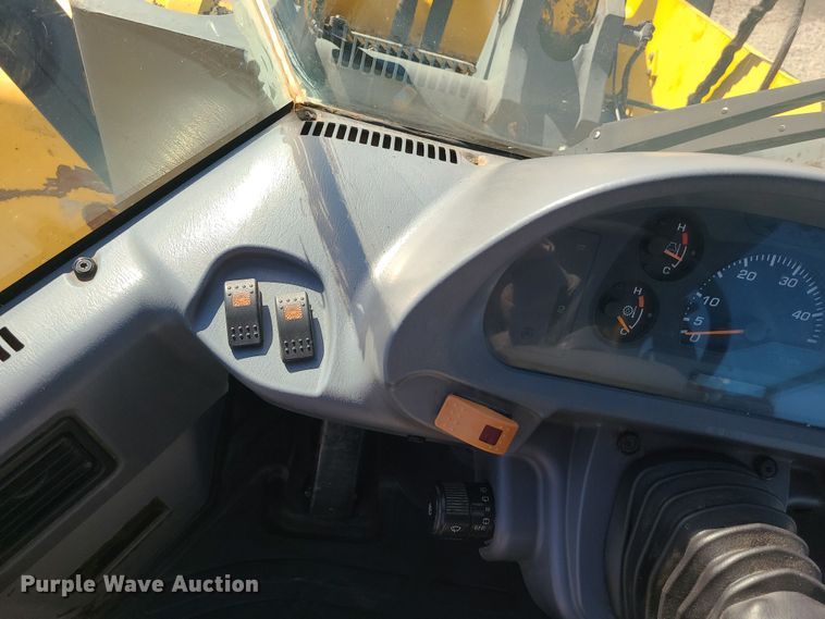 image for item DK4160 2006 Komatsu WA250-5L  wheel loader