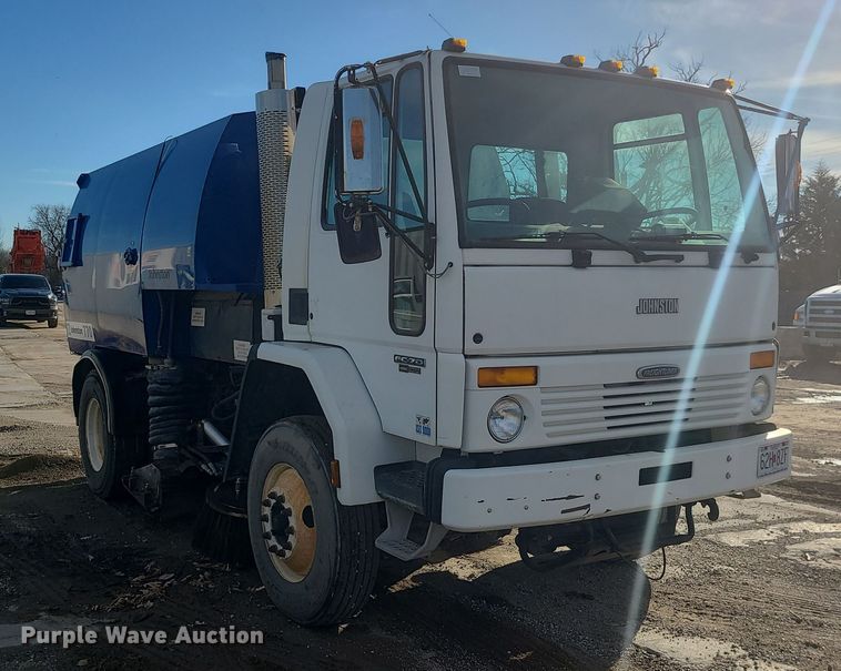 image for item DK4168 2003 Freightliner FC70  street sweeper truck