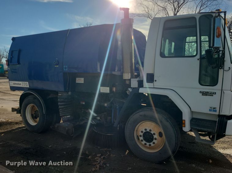 image for item DK4168 2003 Freightliner FC70  street sweeper truck