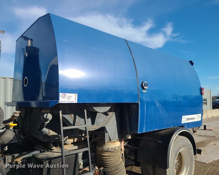 image for item DK4168 2003 Freightliner FC70  street sweeper truck