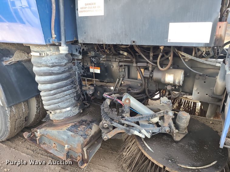 image for item DK4168 2003 Freightliner FC70  street sweeper truck