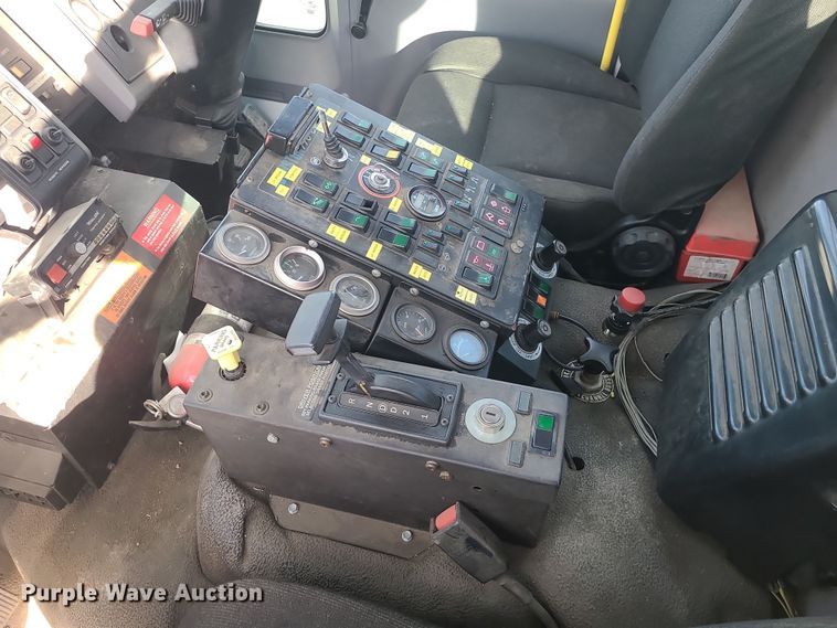 image for item DK4168 2003 Freightliner FC70  street sweeper truck