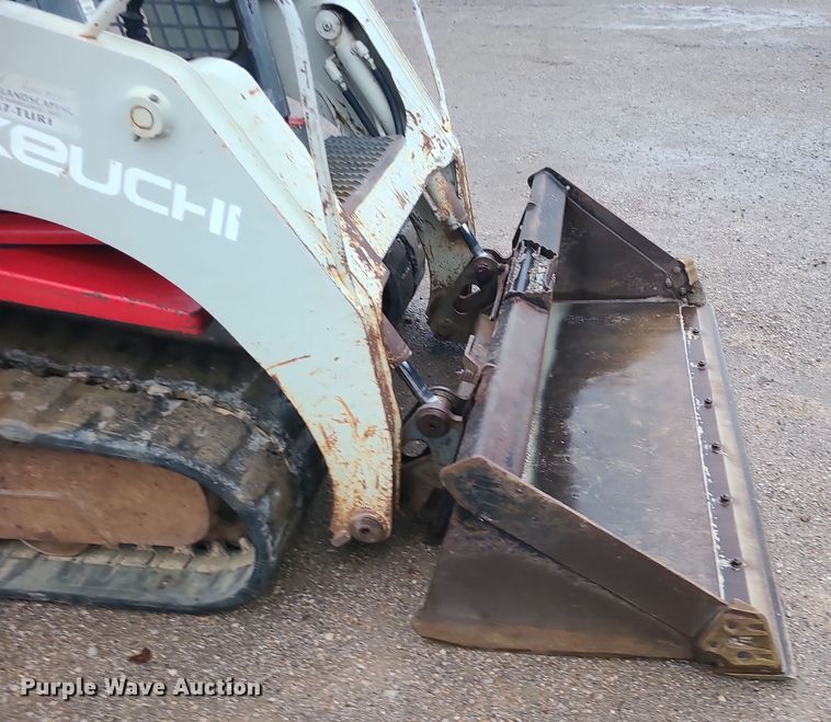 image for item DK4173 2004 Takeuchi TL140  tracked skid steer loader