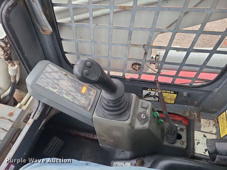 image for item DK4173 2004 Takeuchi TL140  tracked skid steer loader