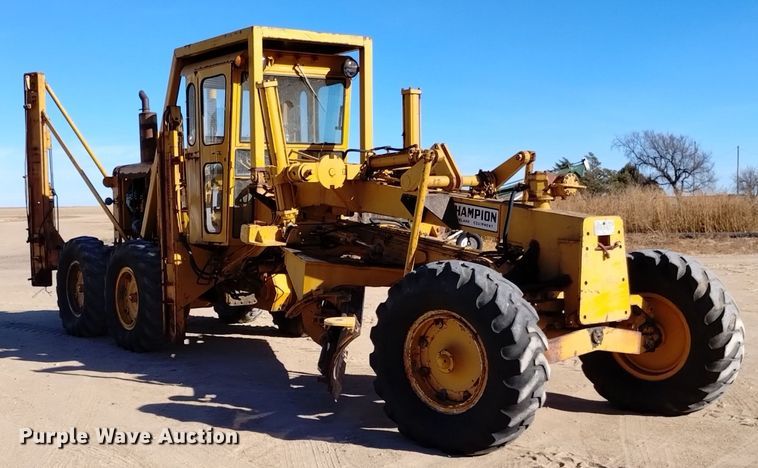 image for item DK8882 1972 Champion D-560  rigid frame motor grader