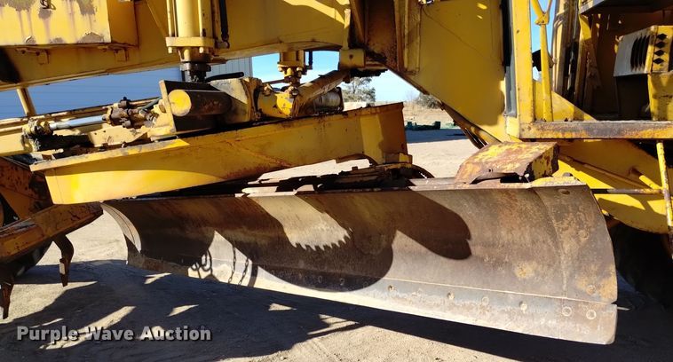 image for item DK8882 1972 Champion D-560  rigid frame motor grader