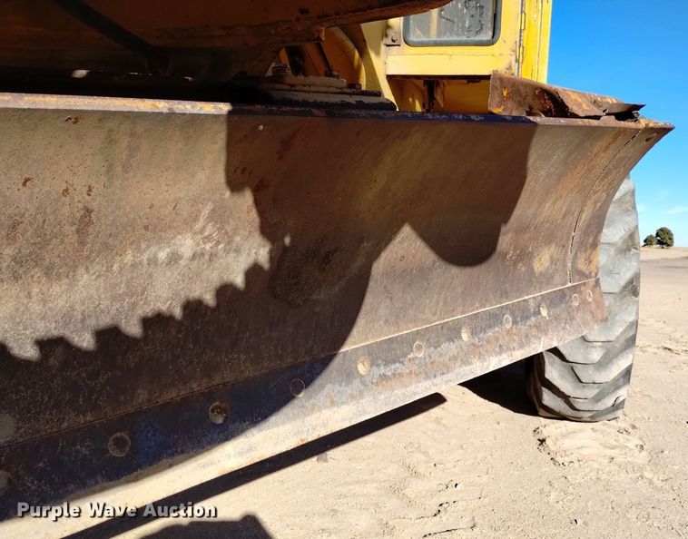 image for item DK8882 1972 Champion D-560  rigid frame motor grader