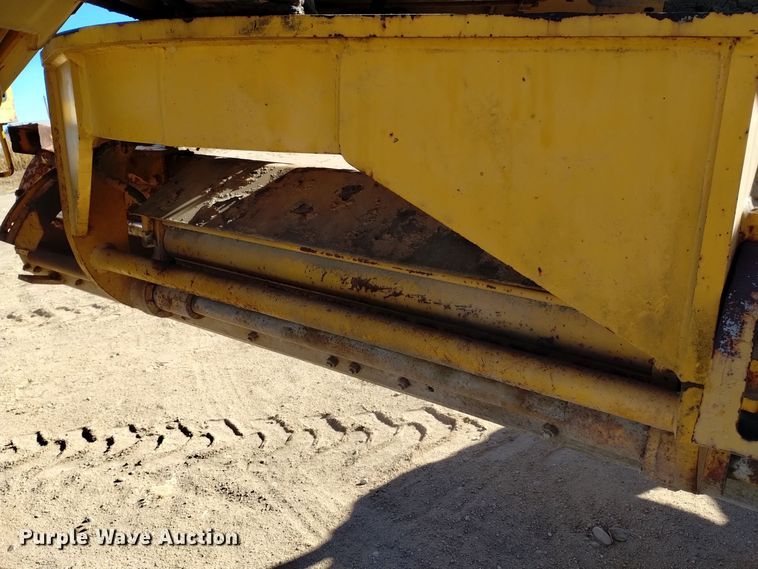 image for item DK8882 1972 Champion D-560  rigid frame motor grader