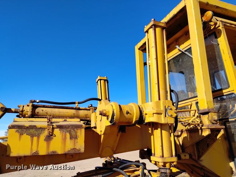 image for item DK8882 1972 Champion D-560  rigid frame motor grader