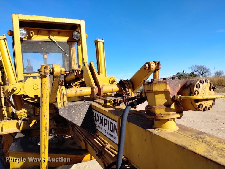 image for item DK8882 1972 Champion D-560  rigid frame motor grader