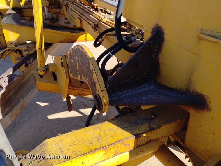 image for item DK8882 1972 Champion D-560  rigid frame motor grader