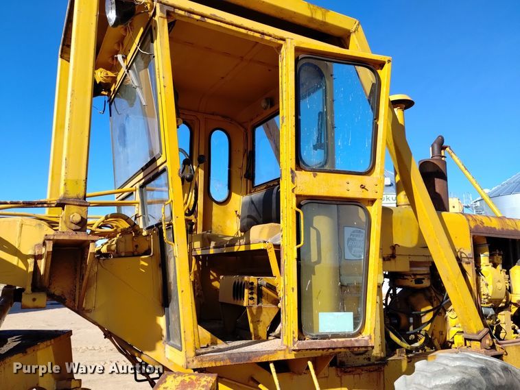 image for item DK8882 1972 Champion D-560  rigid frame motor grader