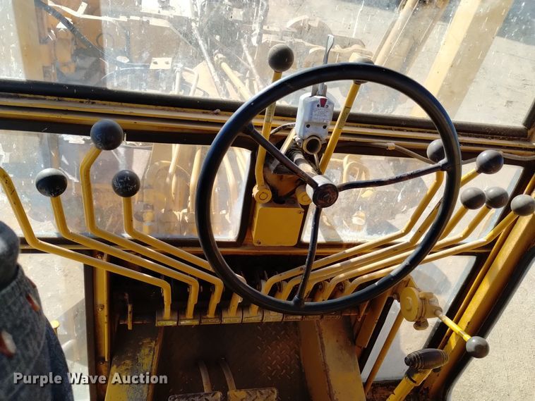 image for item DK8882 1972 Champion D-560  rigid frame motor grader
